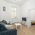 Modern Very Berry In By Renters Apartament *