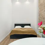 Modern Very Berry In By Renters Apartament Poznań