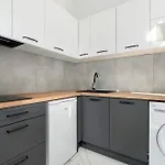 Modern Very Berry In By Renters Apartament *
