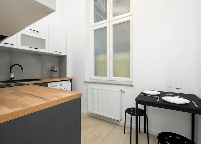 Modern Very Berry In By Renters Poznań