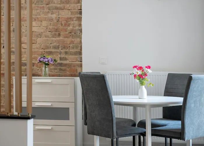 Modern Very Berry In By Renters Lägenhet