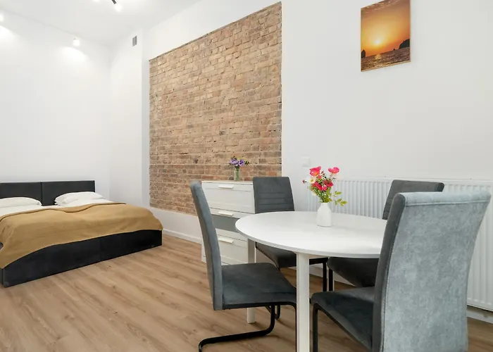 Modern Very Berry In By Renters * Poznań